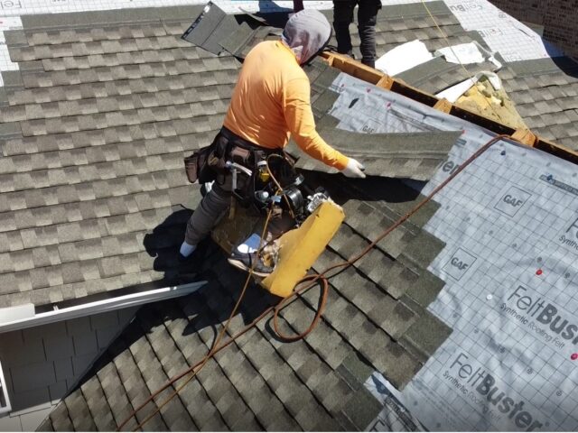 https://brightskyroofingllc.com/wp-content/uploads/2024/04/roofing-01-640x480.jpg